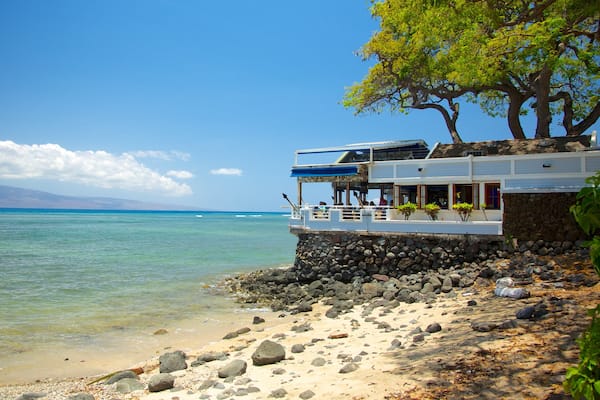 Lahaina showing a coastal town, a pebble beach and a beach